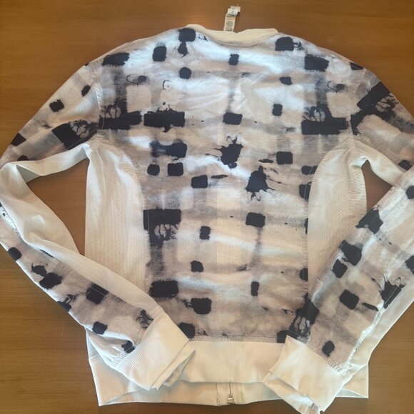 LULULEMON Lightweight jakcet LIKE NEW size 2 - Picture 2 of 4